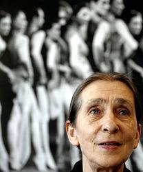 Pina-Bausch-attending-the-005