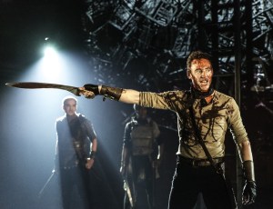 Tom-Hiddleston-Coriolanus-07